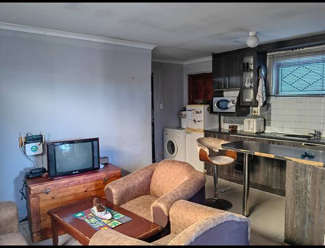 2 BEDROOM FREEHOLD FOR SALE IN WALLACEDENE